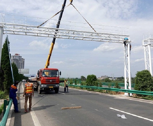 公路龍門架可以限制車身的高度和司機可以行駛的速度